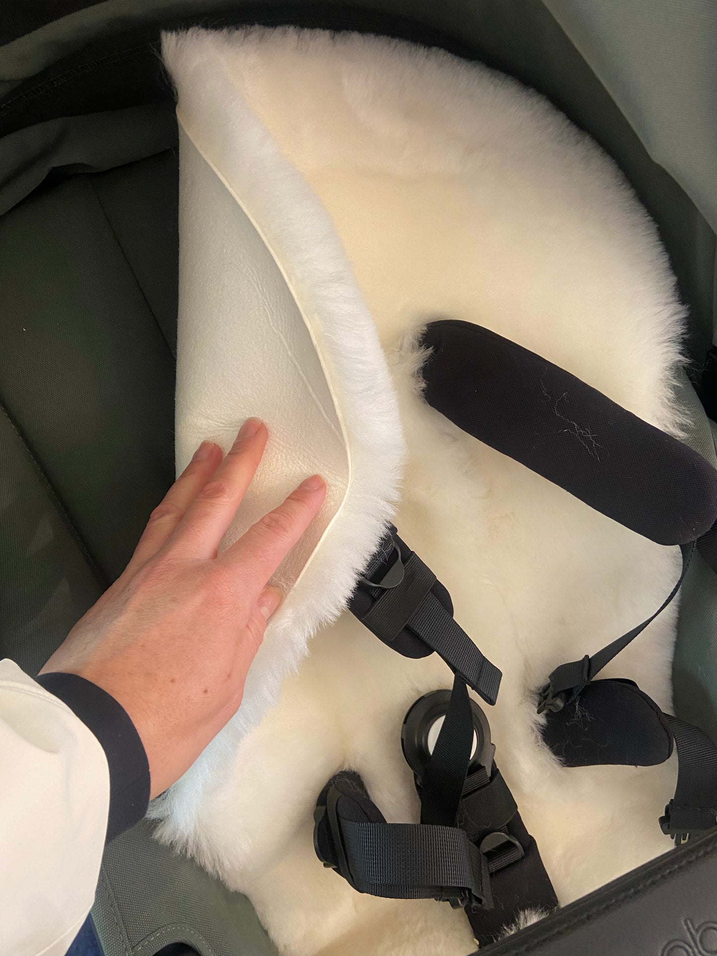 100% Australian Sheepskin. Oeko-Tex certified white baby sheepskin liner for strollers, baby carry cots and bed.
Australian medical and baby-grade sheepskin rug. Tested in Sweden.